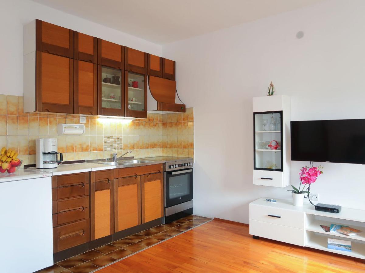 Apartment Vera - Mlk325 By Interhome Malinska Exterior photo